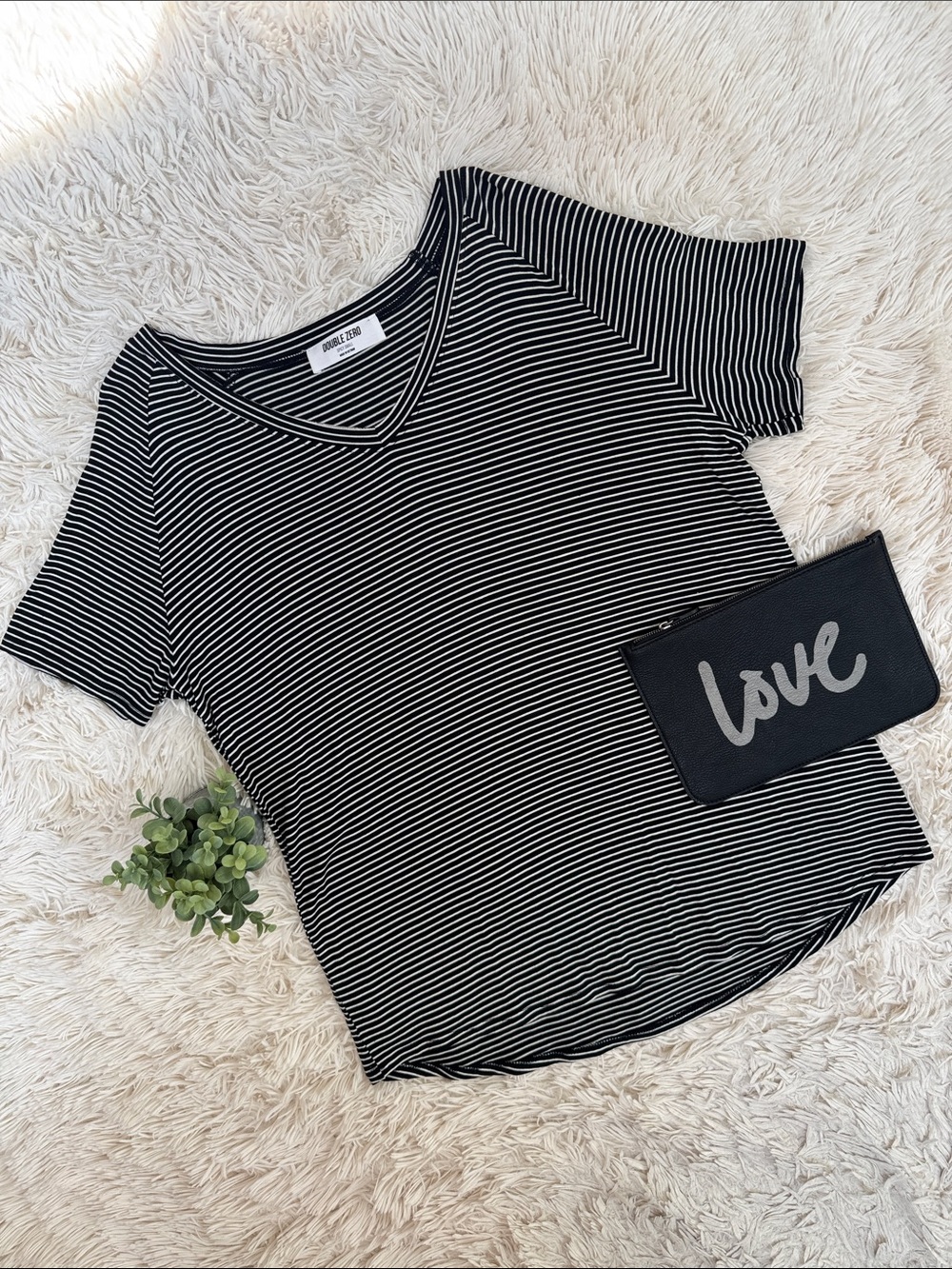 Double Zero Striped V-Neck Top 💗 Black & White